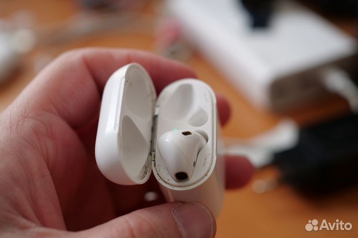 Airpod 1 кейс и левый наушник