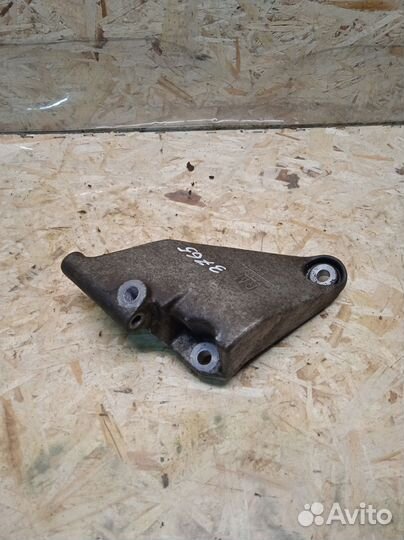 Кронштейн генератора Chevrolet Cruze