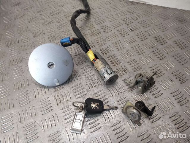 Комплект личинок замков с ключом Пежо 206