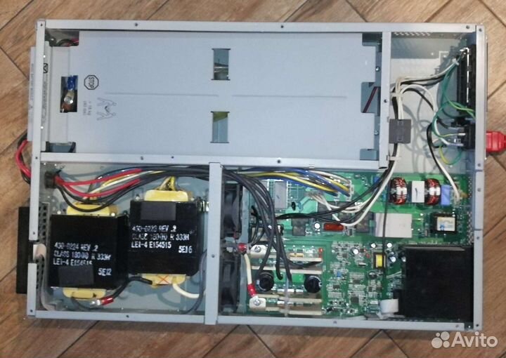 Источник бесперебойного питания APC Smart-UPS 2200