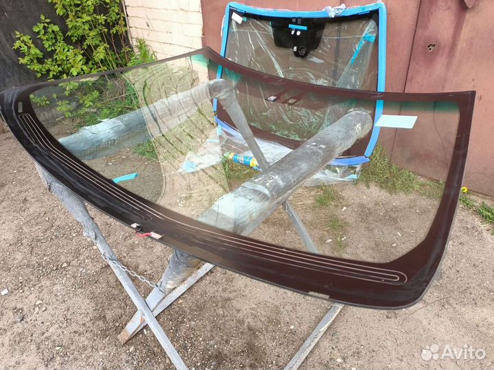 Лобовое стекло на toyota camry 50