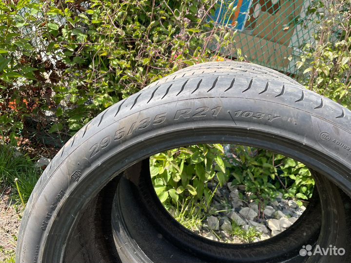 Pirelli P Zero 295/35 R21