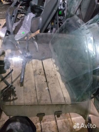 Стекло заднее правое Nissan Pulsar