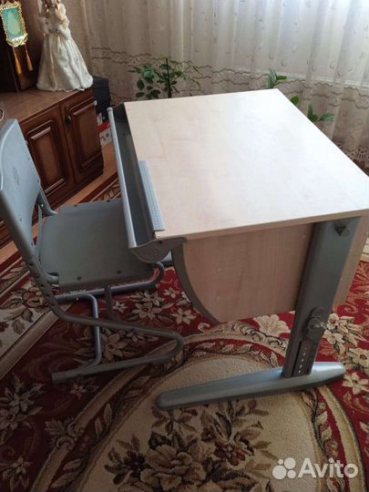 Растущая парта школьная со стулом,цена договорная