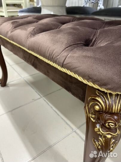 Банкетка с каретной стяжкой. столы стулья