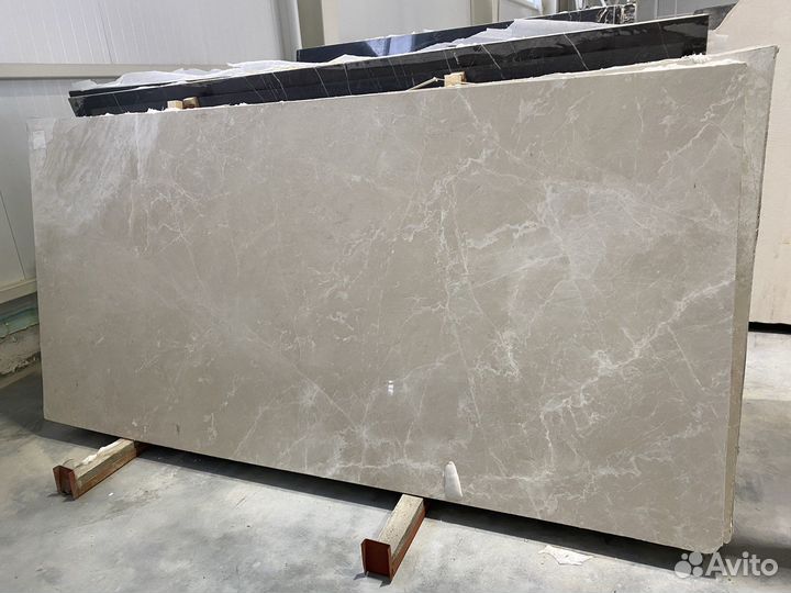 Слебы из мрамора гранита и оникса