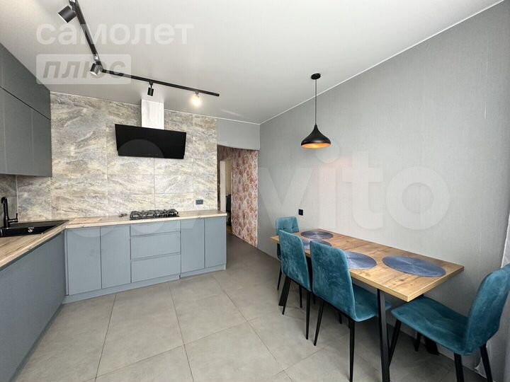 2-к. квартира, 62 м², 8/10 эт.