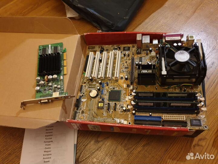 Материнская плата с процессором и памятью