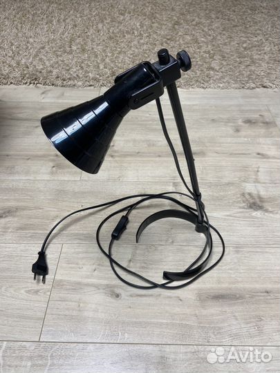 Продам настольную лампу