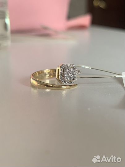 Золотое кольцо с бриллиантами 0,19 ct 2,60 гр 585