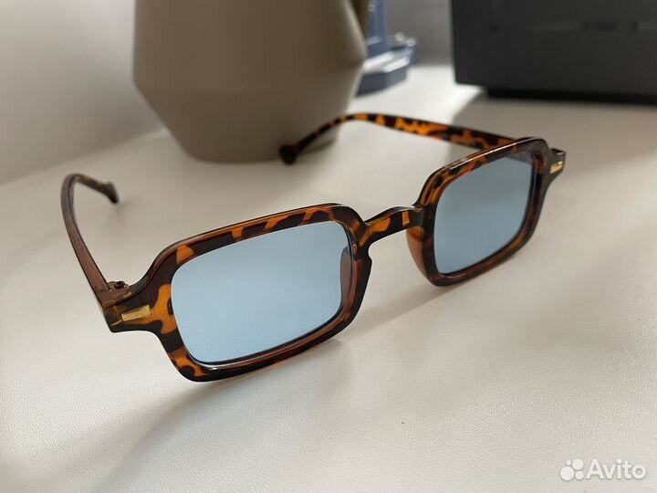 Солнечные очки с цветными стеклами