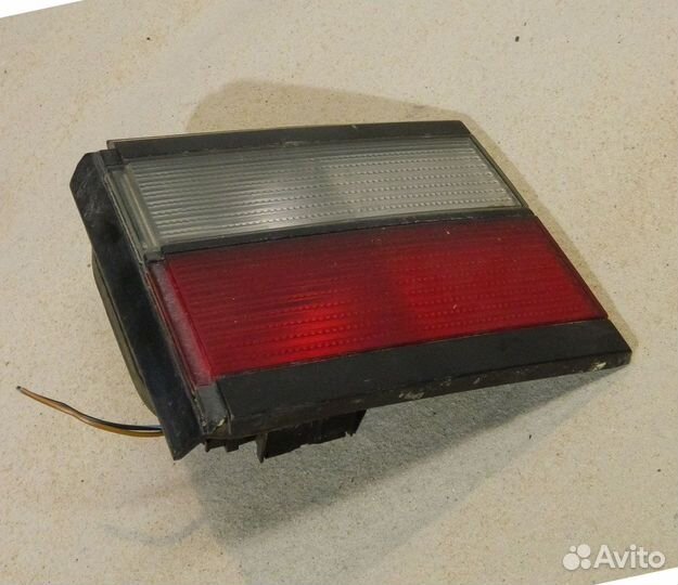 Фонарь багажника правый VW Passat B3 универсал