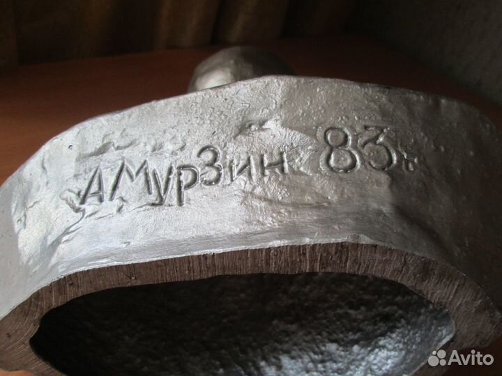 Бюст В. И. Ленина, силумин, автор А. Мурзин 1983