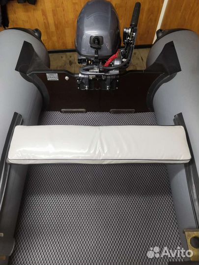 Лодка с мотором