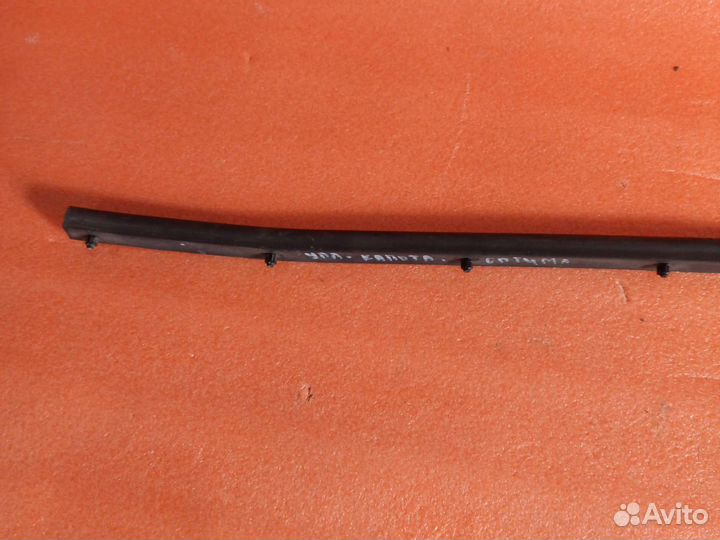 Уплотнитель капота Kia optima 3 TF