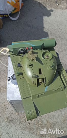 Игрушка танк