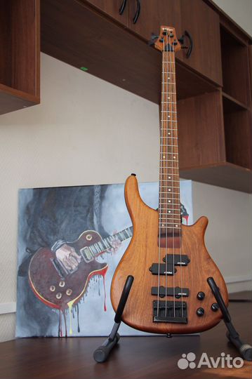 Бас гитара Vintage