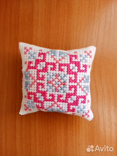 Игольница с вышивкой. Ручная работа