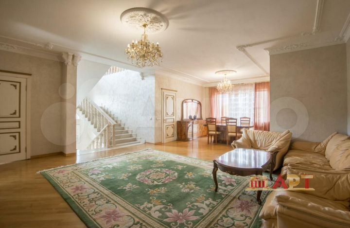 Коттедж 678 м² на участке 15 сот.