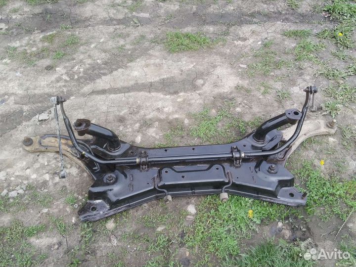 Подрамник Suzuki Swift 3