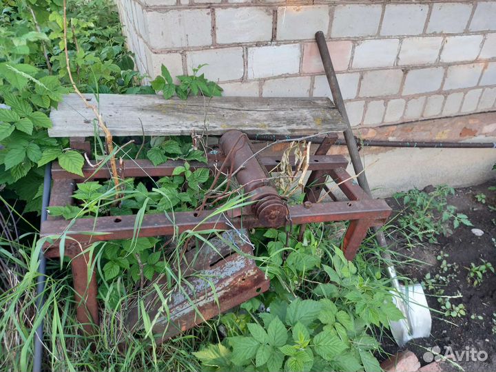 Станина циркулярной пилы с фуганком