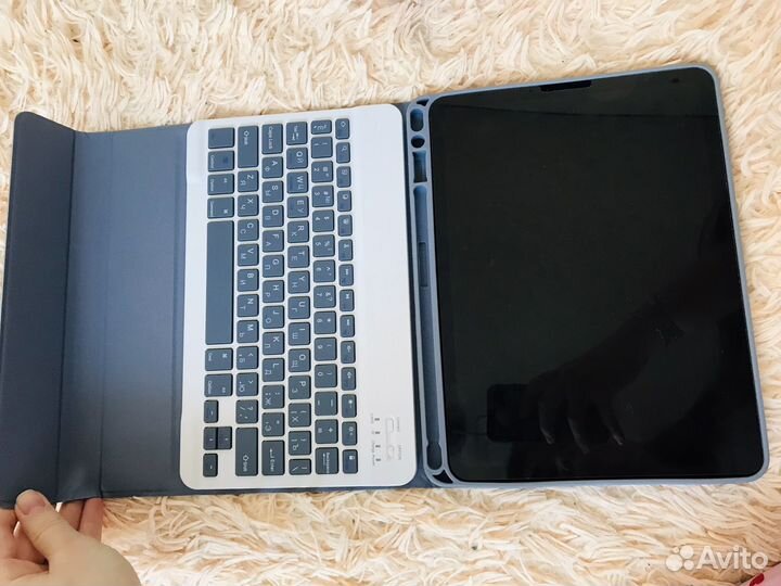 Чехол с клавиатурой на iPad air 4,5 (2020-2022)