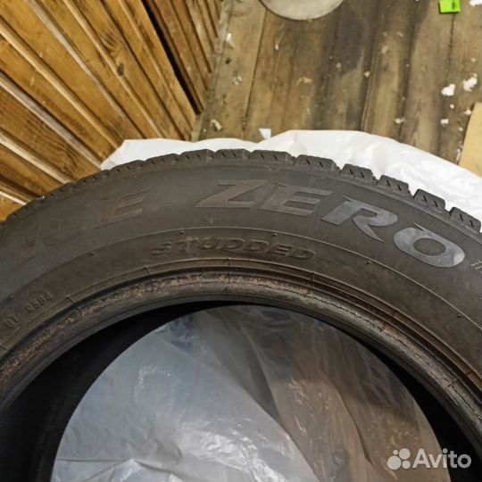 Pirelli Ice Zero 215/55 R16