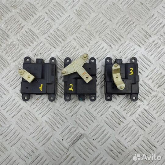 Моторчик заслонки печки Nissan Almera Classic B10