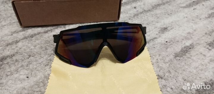 Очки солнцезащитные