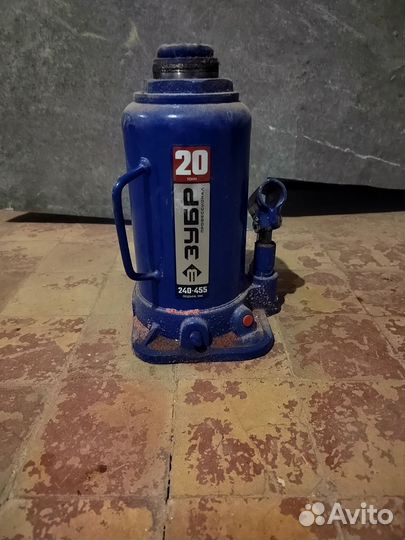 Домкрат пневматический