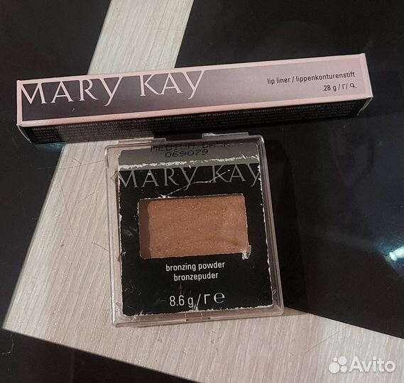 Карандаш для губ Mary Kay новый + бронзовая пудра