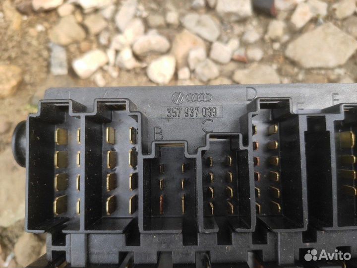 Блок предохранителей Seat Toledo лифтбек 2.0 1998