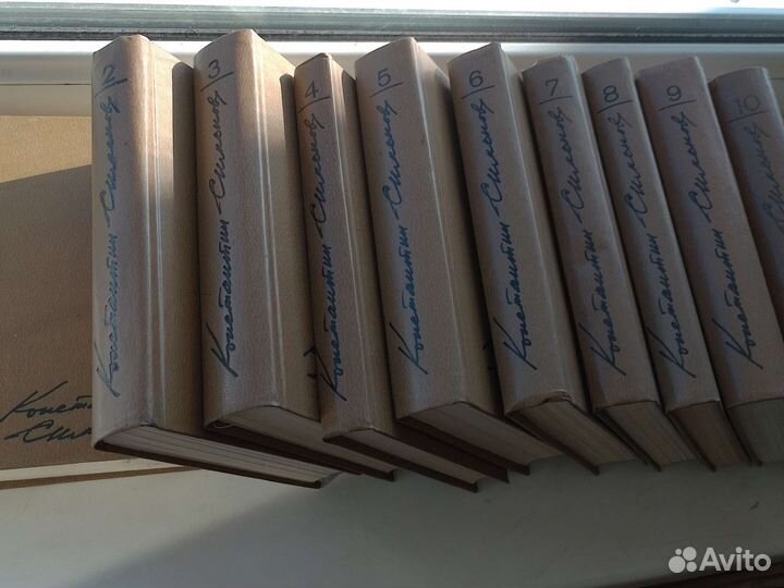 Продам книжные полки и книги