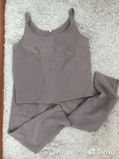 Костюм женский с брюками и топом