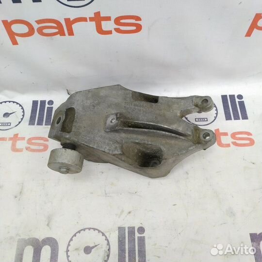 Кронштейн двигателя Bmw 520D G30 2019