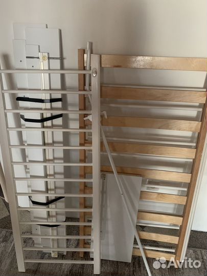 Детская кроватка с маятником и ящиком