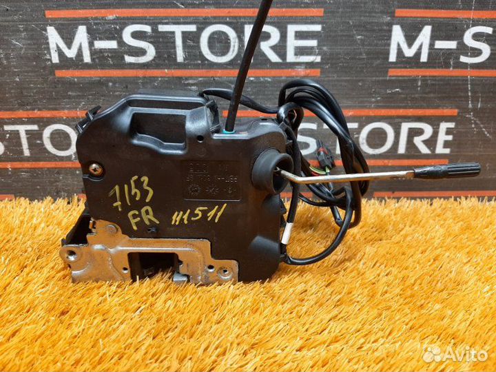 Замок двери передний правый Mercedes-Benz C-Class