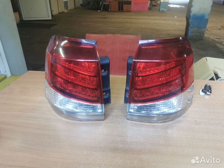 Задние фары на Лексус