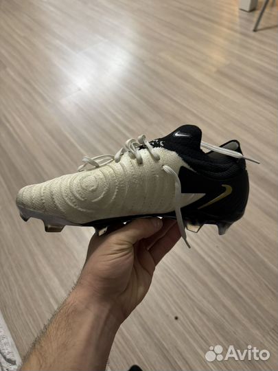 Футбольные бутсы nike