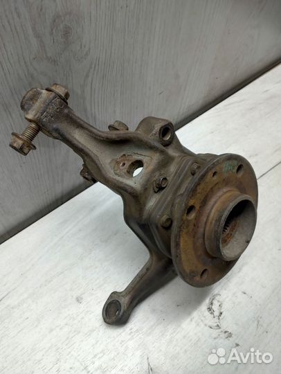 Поворотный кулак правый Volvo 440 Вольво