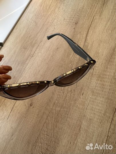 Солнцезащитные очки женские Valentino