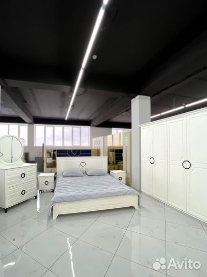 Спальный гарнитур