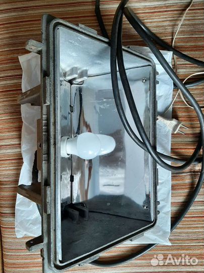 Прожектор гаражный