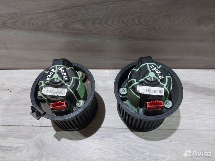 Моторчик печки Peugeot 308