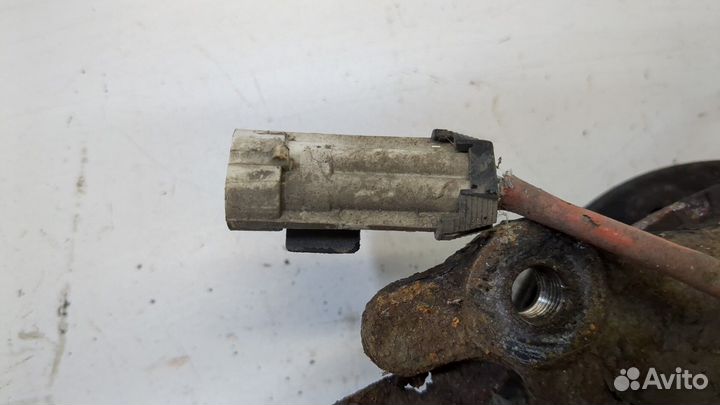 Ступица (кулак, цапфа) левая передняя Opel Astra G