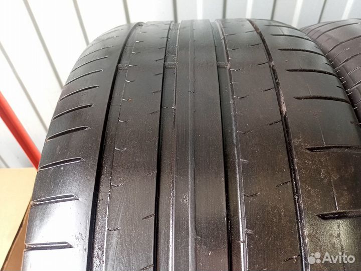 Pirelli P Zero 285/40 R22 и 325/35 R22