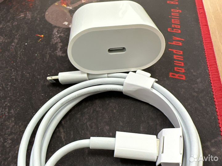 Зарядное устройство с кабелем для iPhone(iPad) 20W