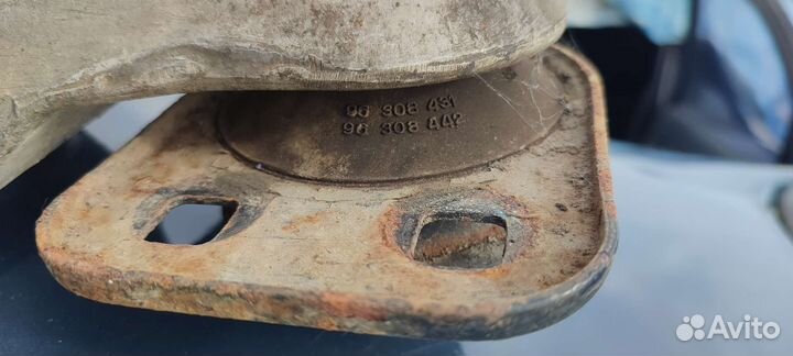 Daewoo nubira подушка кронштейн двигателя