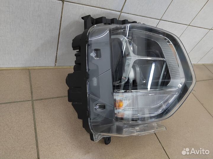 Фара передняя правая LED Santa Fe 4 92102-S1100