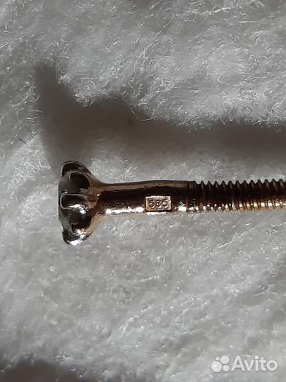 Золотые серьги пусеты с бриллиантами